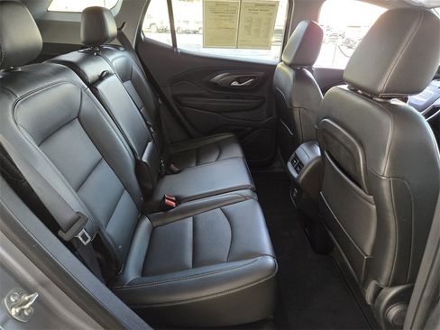 Used 2024 GMC Terrain SLT image 20