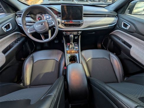 Used 2024 Jeep Compass Latitude image 9