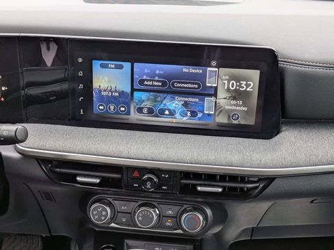 Used 2025 Nissan Kicks SV FWD image 18