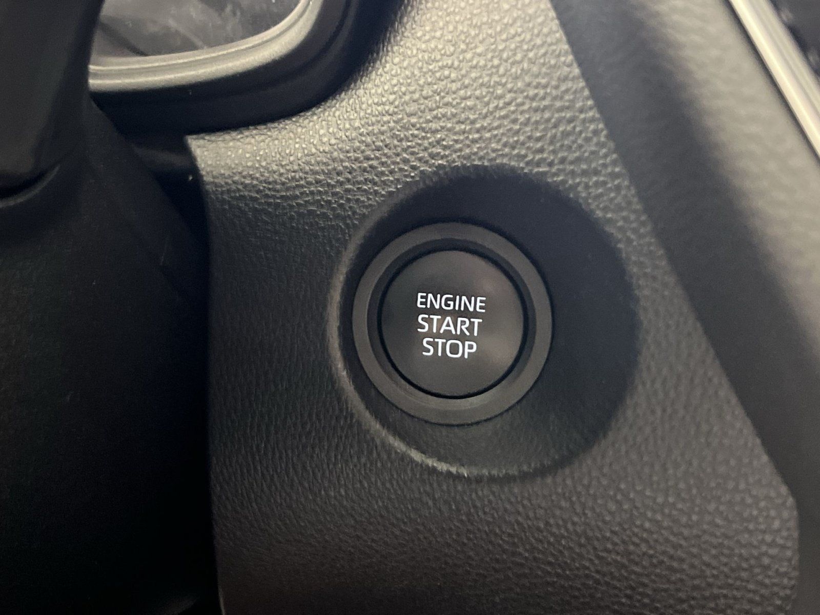 Used 2026 Toyota Corolla Cross LE FWD image 34
