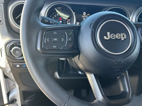 Used 2023 Jeep Wrangler Unlimited AWD/4WD image 25