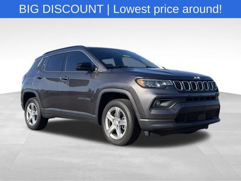 Used 2023 Jeep Compass Latitude AWD/4WD image 1