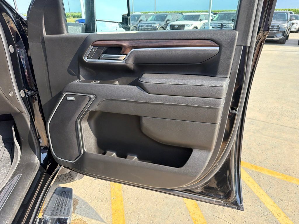 Used 2025 GMC Sierra 2500 SLT AWD/4WD image 27