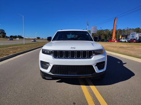 New 2025 Jeep Grand Cherokee Laredo X image 3
