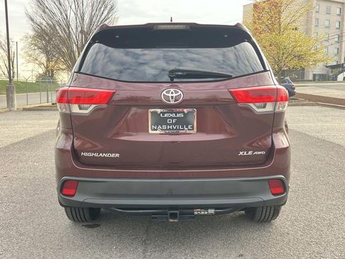 Used 2019 Toyota Highlander XLE w/ Carpet Mat Package (TMS) image 4