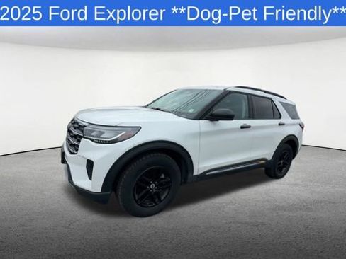 Used 2025 Ford Explorer Active AWD/4WD image 4