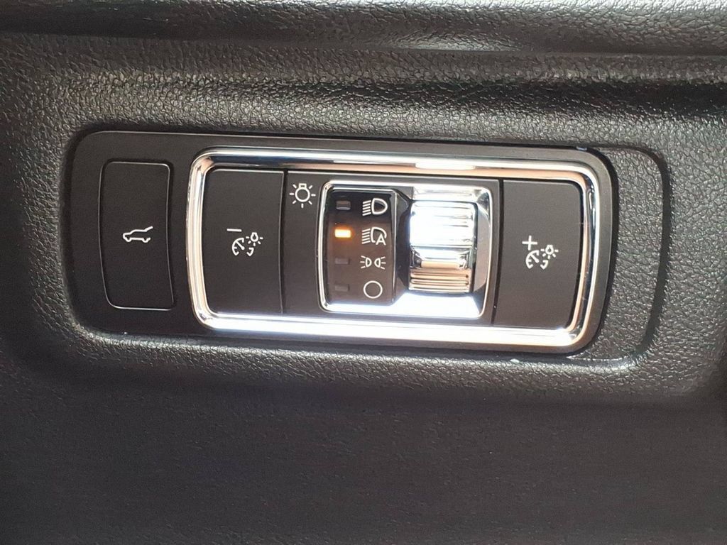 Used 2023 Lincoln Corsair FWD image 11