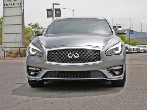 Used 2017 INFINITI Q70 3.7 w/ Technology Package AWD/4WD image 2