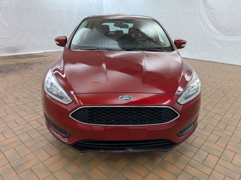 Used 2016 Ford Focus SE FWD image 2