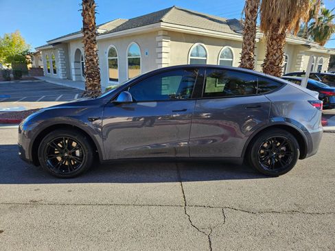 Used 2021 Tesla Model Y Long Range image 3