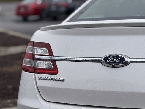 Used 2017 Ford Taurus SEL w/ Equipment Group 201A image 11