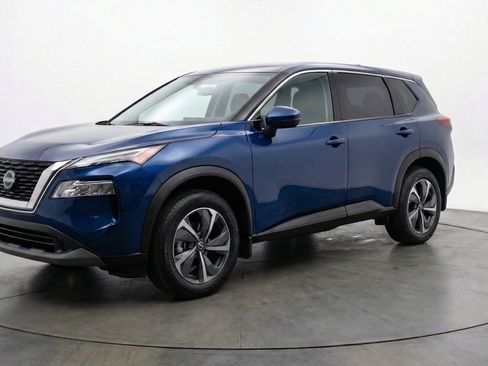 Used 2025 Nissan Rogue SV FWD image 3