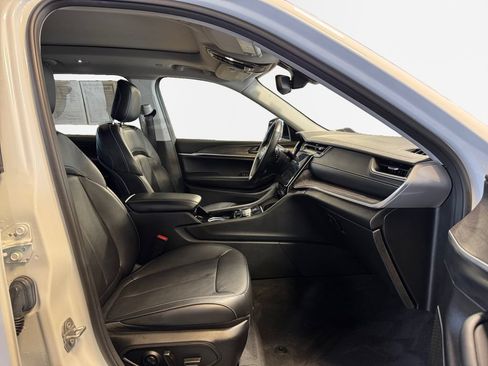 Used 2021 Jeep Grand Cherokee L Limited AWD/4WD image 26