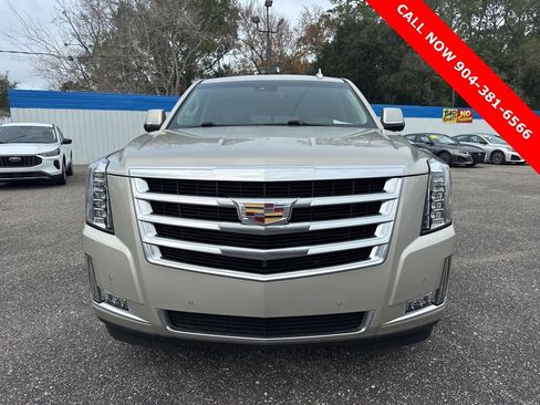 Used 2017 Cadillac Escalade Luxury image 8
