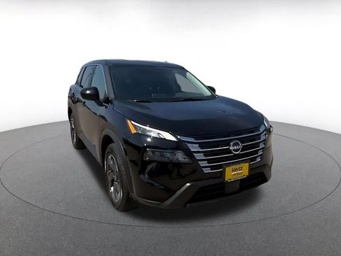 Used 2025 Nissan Rogue SV FWD image 3