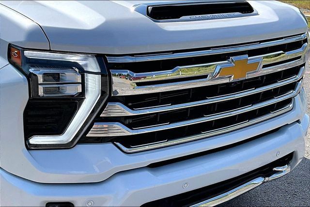Used 2024 Chevrolet Silverado 2500 High Country w/ High Country Premium Package AWD/4WD image 34