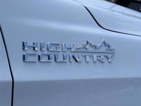 New 2026 Chevrolet Suburban High Country AWD/4WD image 6