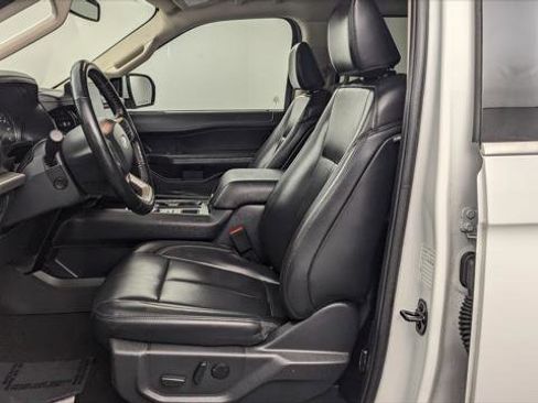 Used 2024 Ford Expedition XLT image 13