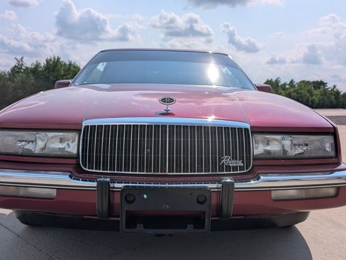 Used 1990 Buick Riviera Coupe FWD image 24