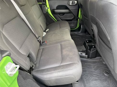 Used 2019 Jeep Wrangler Unlimited Sahara AWD/4WD image 14
