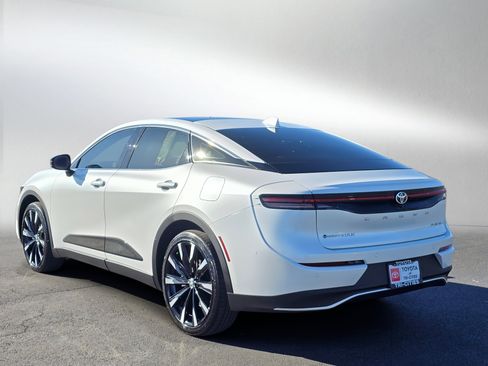 Used 2026 Toyota Crown Platinum image 3