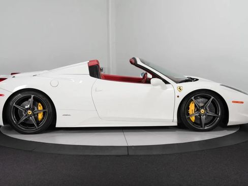 Used 2013 Ferrari 458 Spider RWD image 3