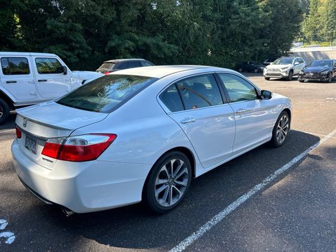 Used 2015 Honda Accord Sport image 4
