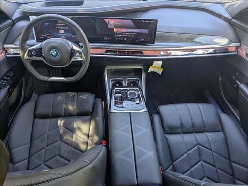 Used 2025 BMW i7 eDrive50 w/ Premium Package RWD image 16