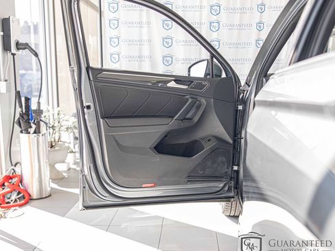 Used 2019 Volkswagen Tiguan SEL Premium image 32