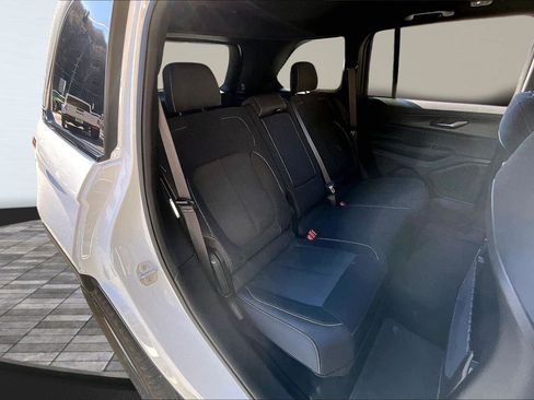 Certified 2025 Jeep Grand Cherokee Laredo w/ Luxury Tech Group I image 28