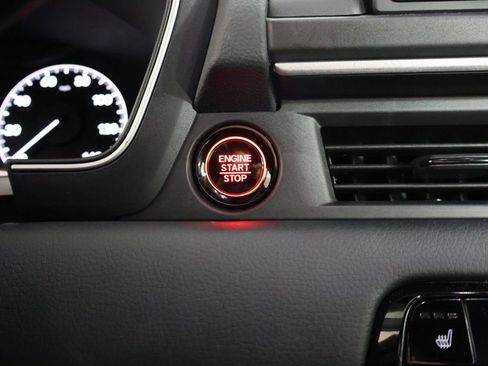 Used 2025 Honda Pilot Sport image 41