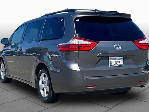Used 2018 Toyota Sienna LE FWD image 11