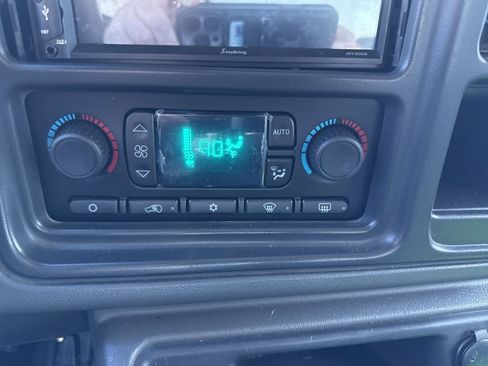 Used 2004 Chevrolet Silverado 2500 LT w/ Heavy-Duty Power Package image 25