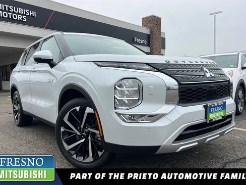 New 2025 Mitsubishi Outlander SE image 1