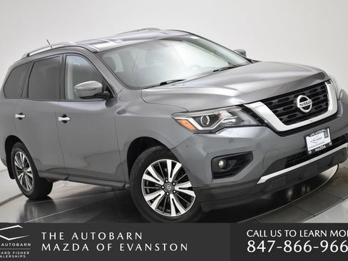 Used 2017 Nissan Pathfinder SV AWD/4WD image 2