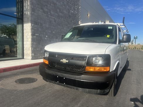 Used 2017 Chevrolet Express 2500 RWD image 6