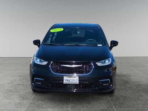 Used 2024 Chrysler Pacifica Touring image 8