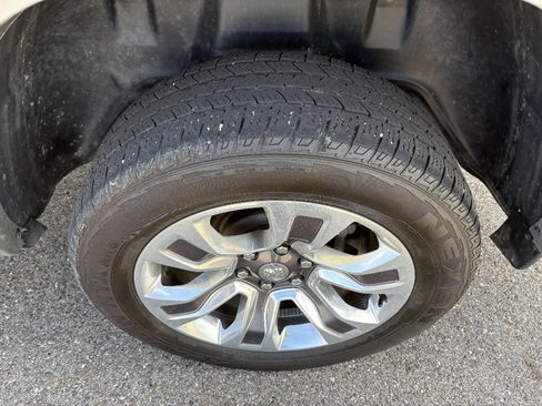 Used 2022 RAM 1500 Limited w/ Cold Weather Group AWD/4WD image 10