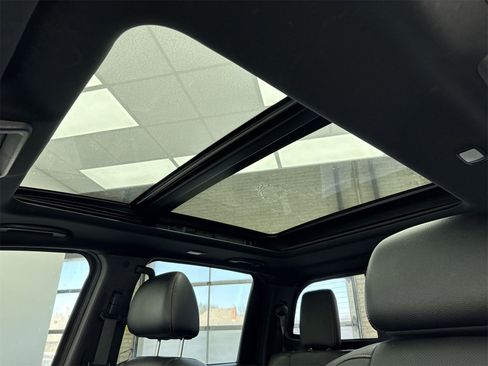 Used 2020 Nissan Titan PRO-4X w/ Pro-4x Convenience Package image 39