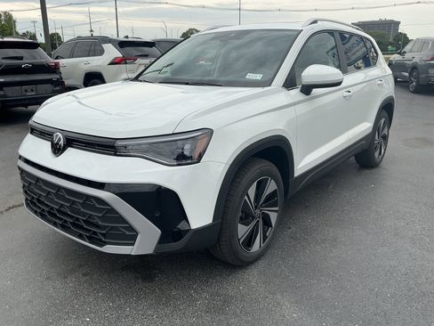 New 2026 Volkswagen Taos SE AWD/4WD image 4