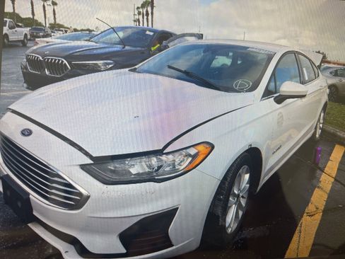 Used 2019 Ford Fusion SE FWD image 2