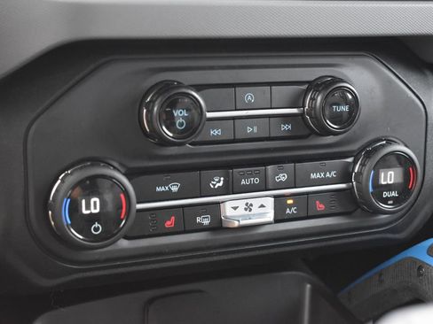 Used 2024 Ford Bronco Black Diamond AWD/4WD image 12
