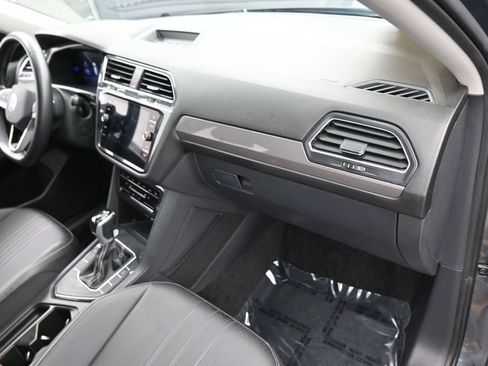 Used 2023 Volkswagen Tiguan SE FWD image 44