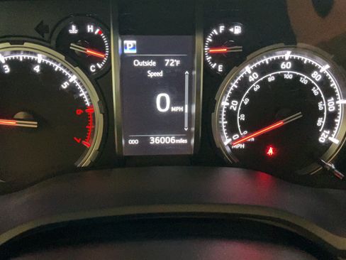 Used 2021 Toyota 4Runner TRD Off-Road Premium w/ Moonroof Package AWD/4WD image 10