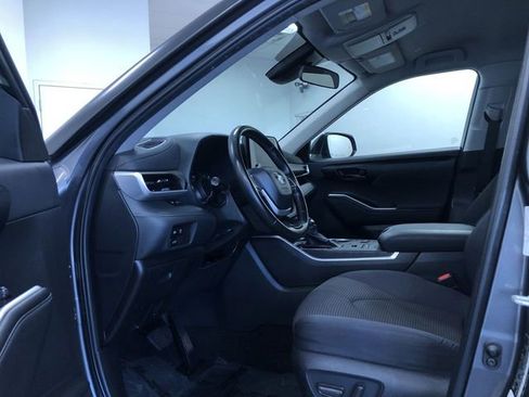 Certified 2024 Toyota Highlander LE AWD/4WD image 10