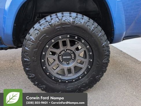 Used 2018 Toyota Tacoma SR5 AWD/4WD image 31