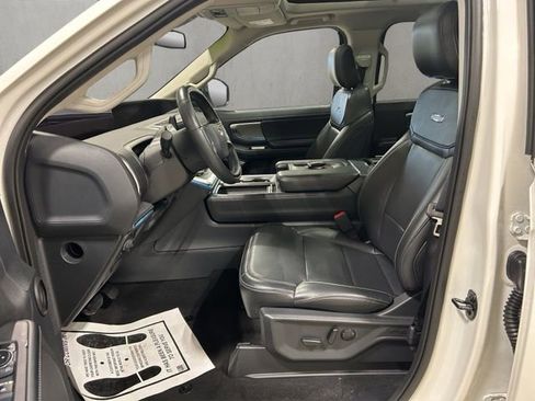 Used 2025 Ford Expedition Platinum AWD/4WD image 12