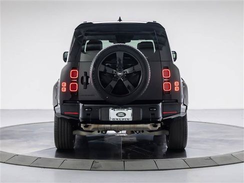 Used 2024 Land Rover Defender 110 X-Dynamic SE AWD/4WD image 4