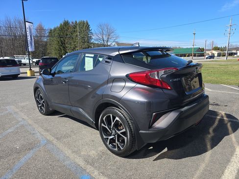 Used 2018 Toyota C-HR XLE image 6