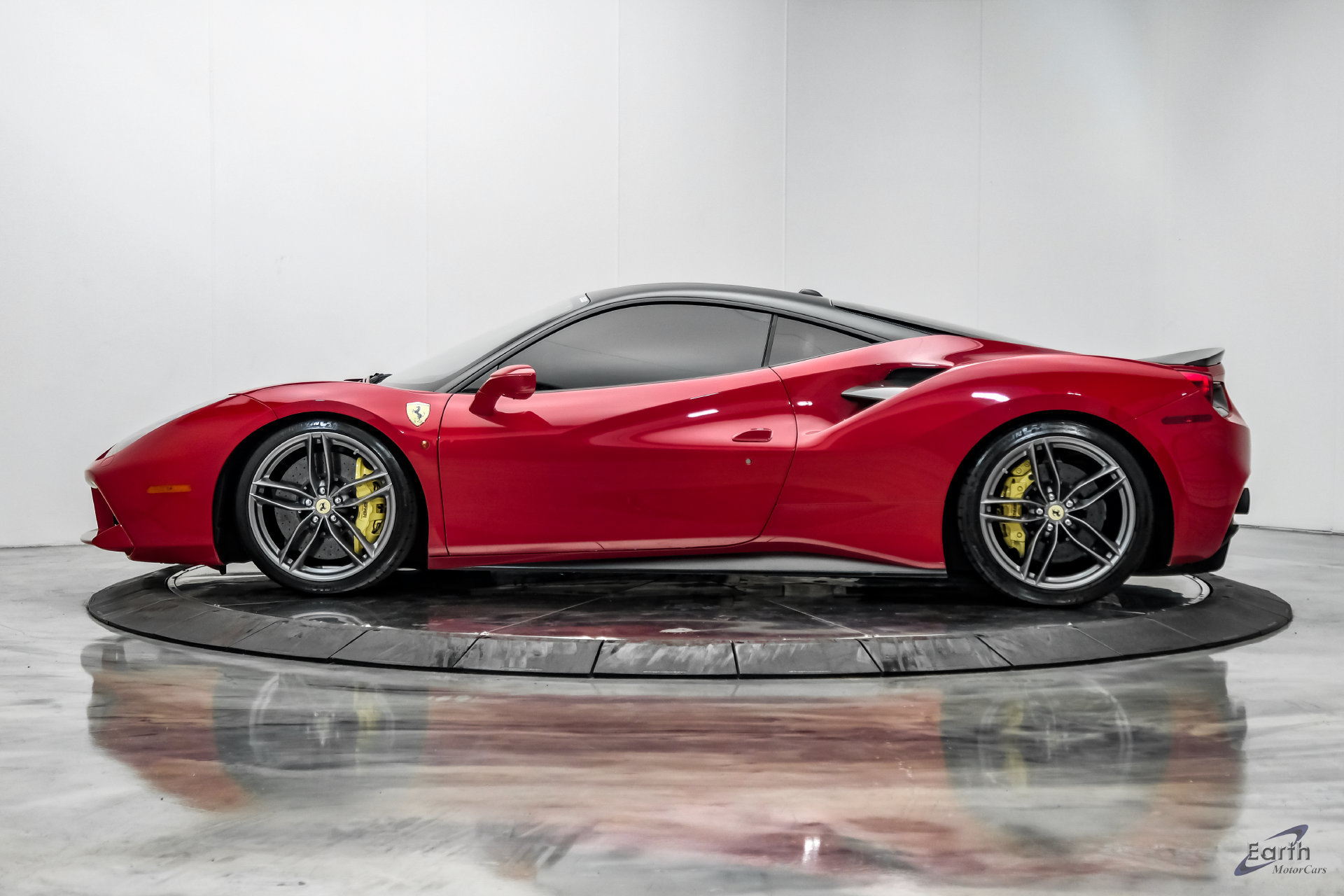Used 2017 Ferrari 488 GTB RWD image 8